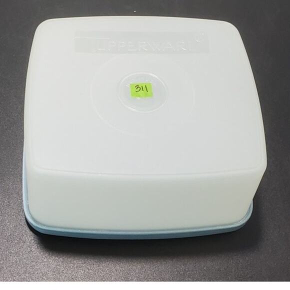 Tupperware 311 Freezer Square Round Container 16 oz w/Light Blue Lid - Picture 3 of 4